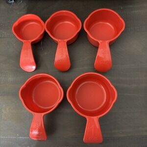 Tupperware Measuring Cups Red Curved Handles Embossed 6135A-6140A‎ Set 5